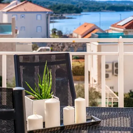 Luka's Sea View Terrace & Steps From The Apartment Mirca (Brac)