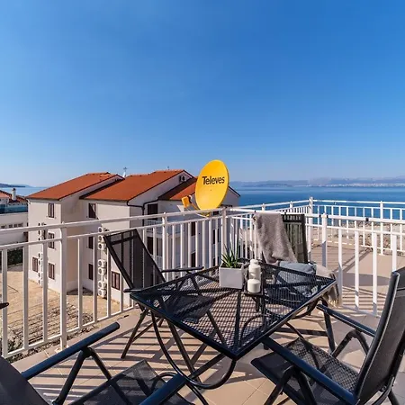 Appartamento Luka's Sea View Terrace & Steps From The *