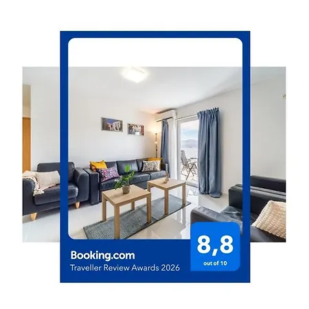 Appartamento Luka's Sea View Terrace & Steps From The